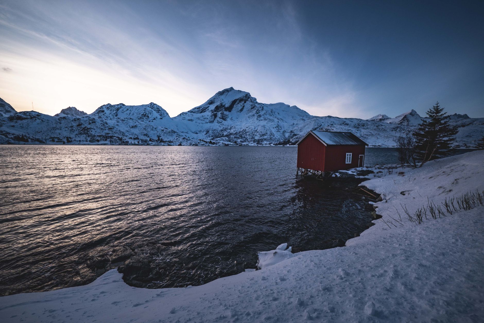 Northern architectural cabin by fjord water